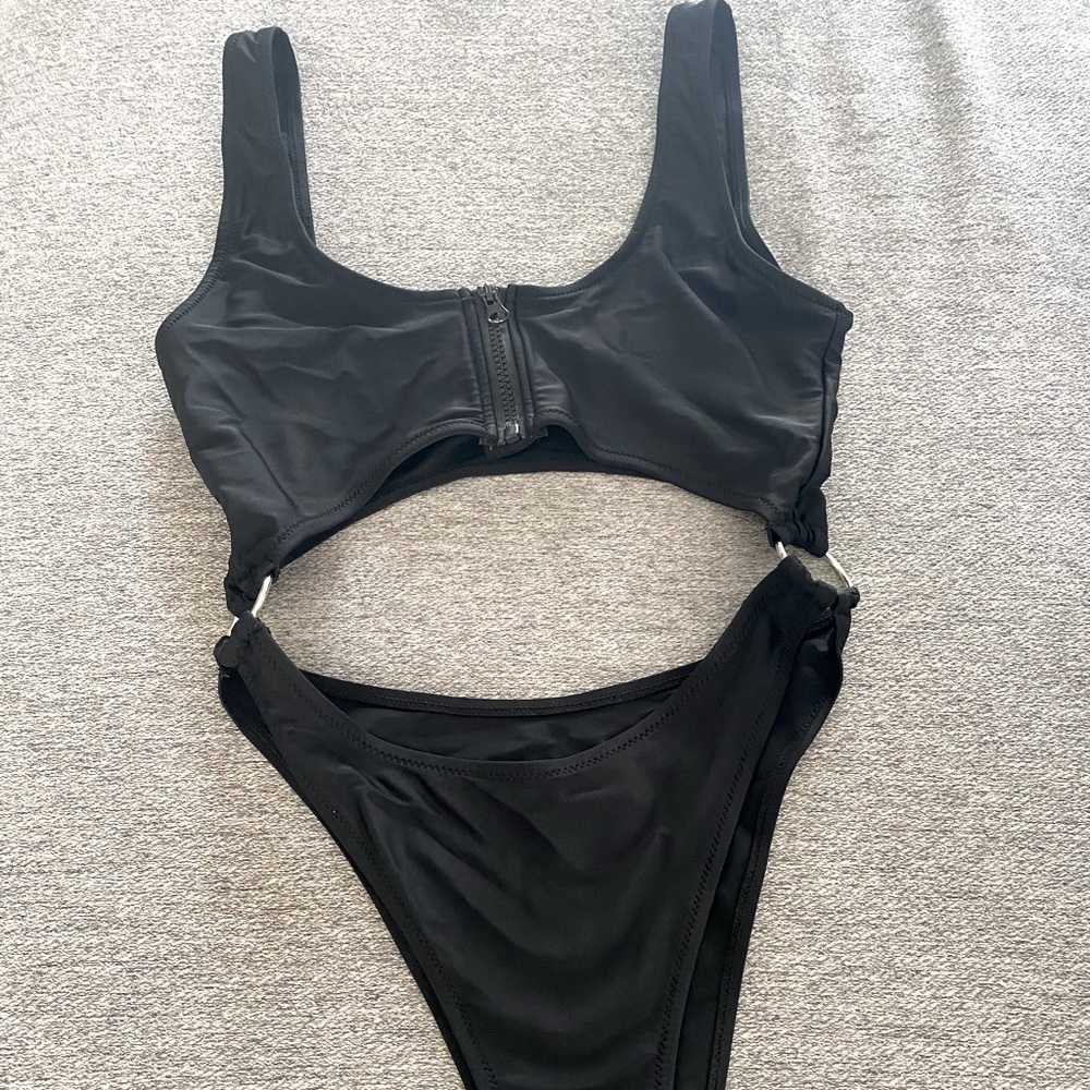 Women One Piece Zaful Cutout One-Piece     size 6
